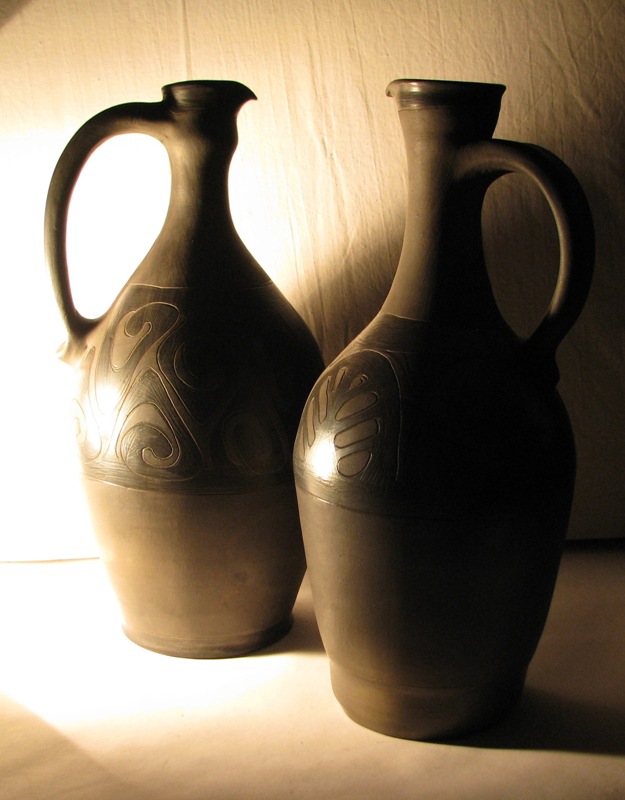 Амфори, більші дзбани